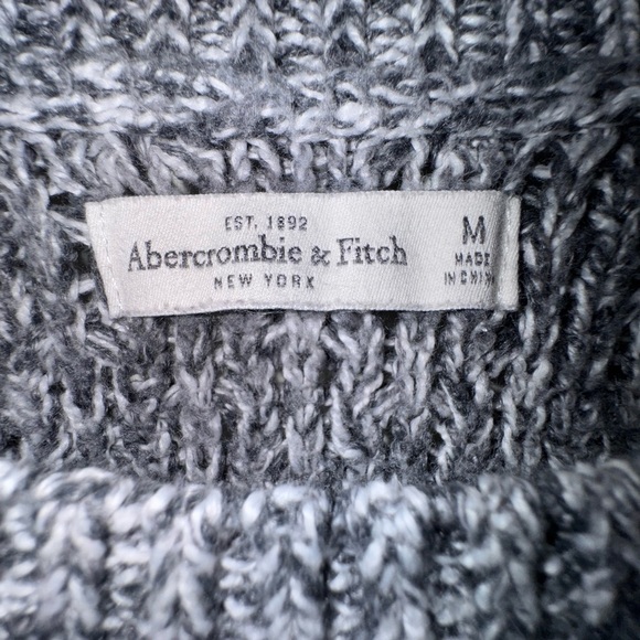 Abercrombie & Fitch Cozy Gray cropped Knit Sweater zipper sides. Size M GUC - Picture 3 of 11